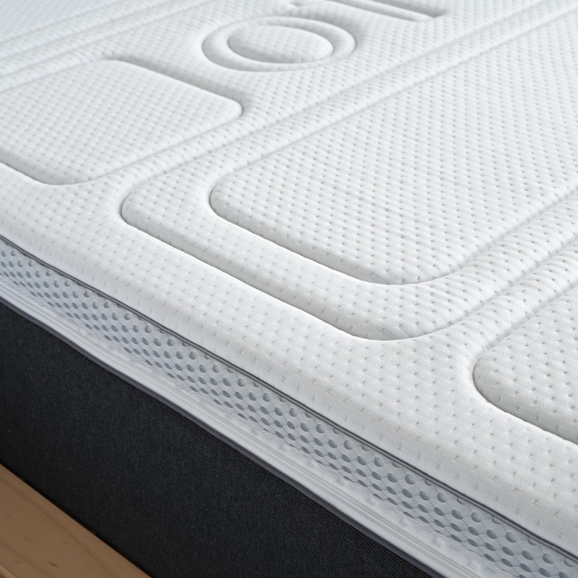 Bamboo Mattress Topper With Charcoal - Out Of Box - Image 3